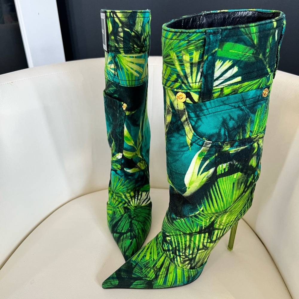 ☘️VERSACE Jungle Print Cloth Boots☘️ - Picture 3 of 7